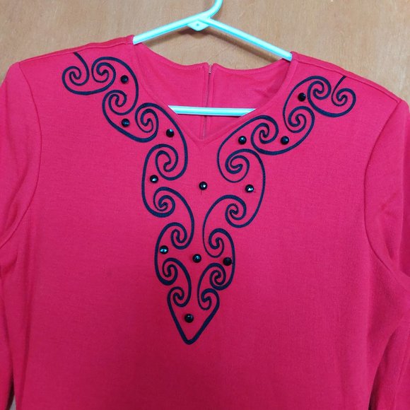 Red, light woolen dress - Picture 3 of 3